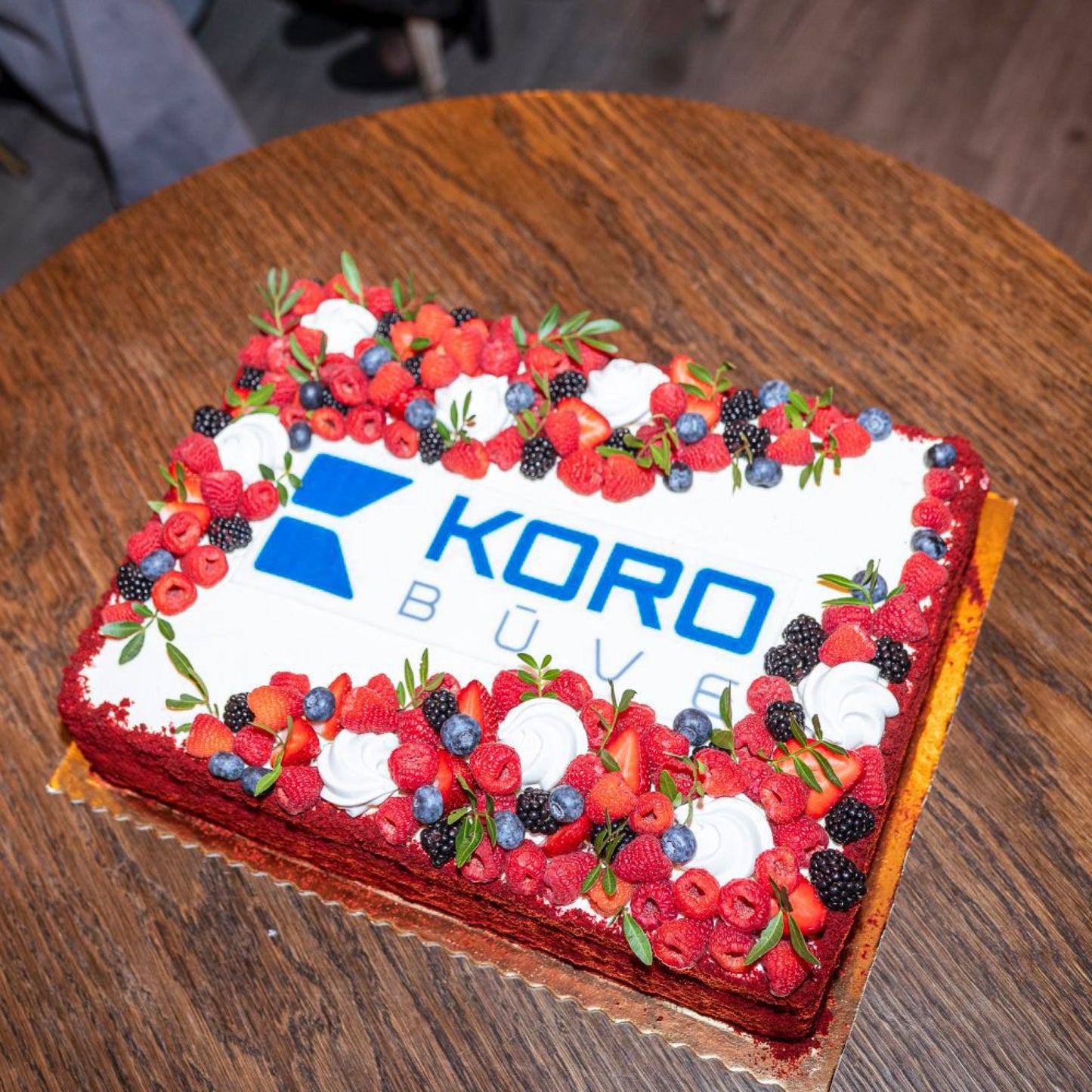 Kantaina kūka ar ēdamo foto